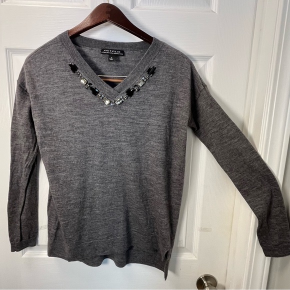 Ann Taylor Gray Merino Wool Sweater Size Small - Picture 1 of 11